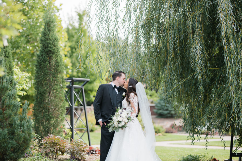 Bride and groom kissing at Pillar & Post in Niagara on the Lake